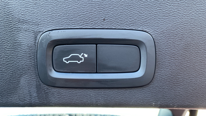 Volvo Xc40 2.0 B4P Inscription 5dr Auto Petrol Estate